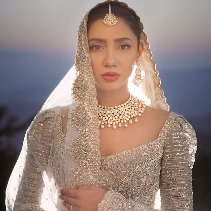 FARAZ MANAN - Mahira Khan pakistani fashion outfit with coordinated…